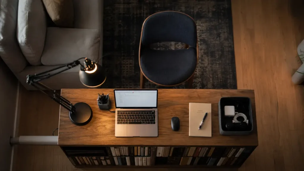 Aménager un bureau dans un petit espace : 2 m², coin bureau discret