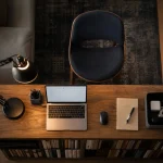 Aménager un bureau dans un petit espace : 2 m², coin bureau discret