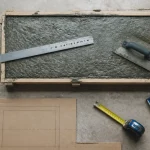 Fabriquer socle pour poêle à bois : coffrage béton, débordement 30 cm